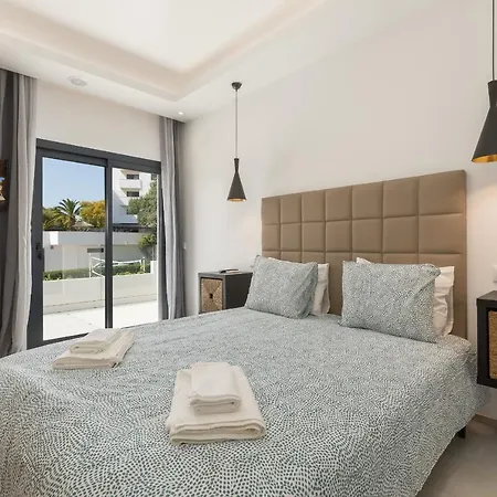Correeira Luxury Residence T2 I - Albufeira, Pools, Wifi, Bbq, Beach شقة